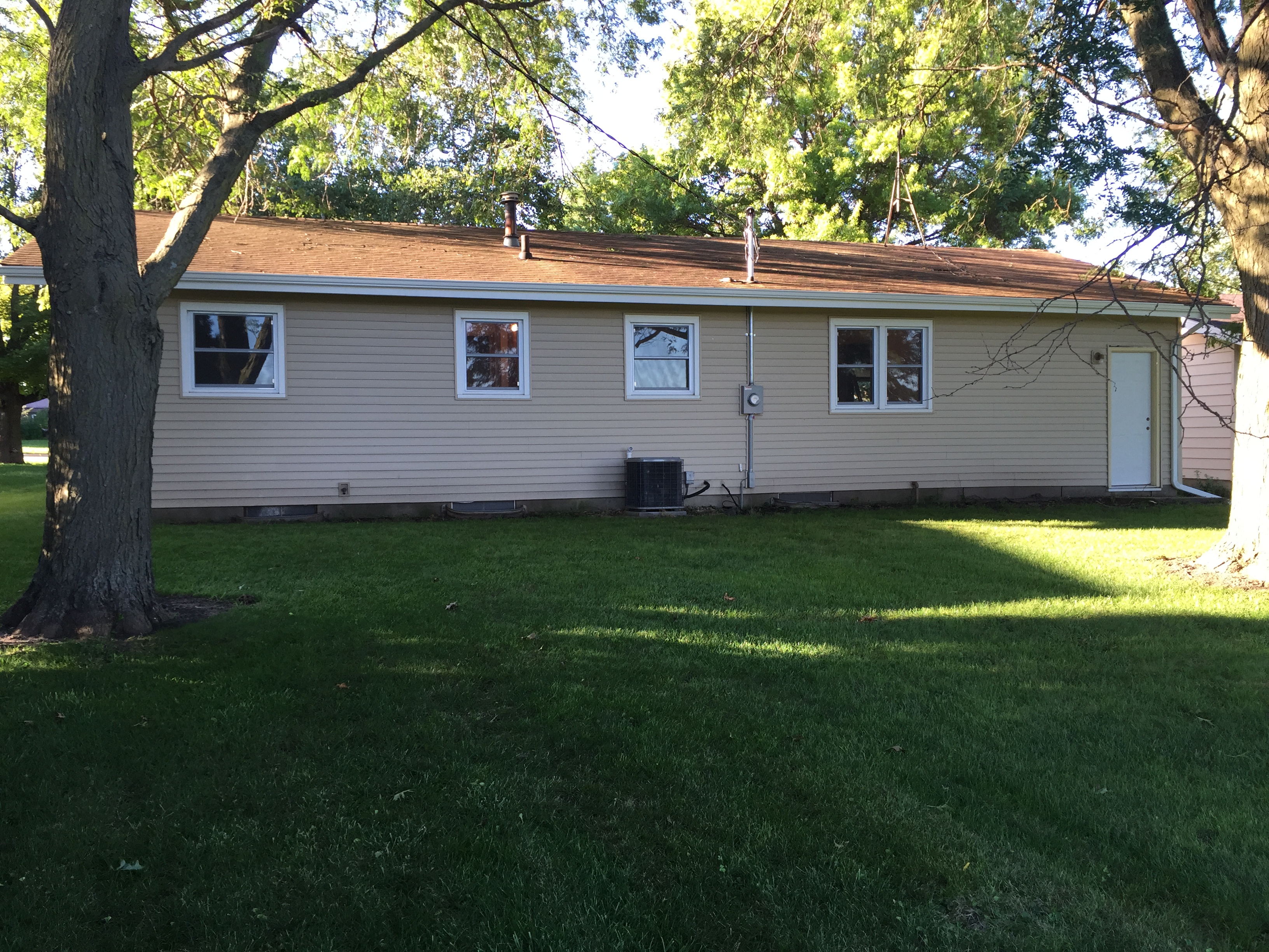 Aplington House Real Estate 913 Gray SulenticFischels